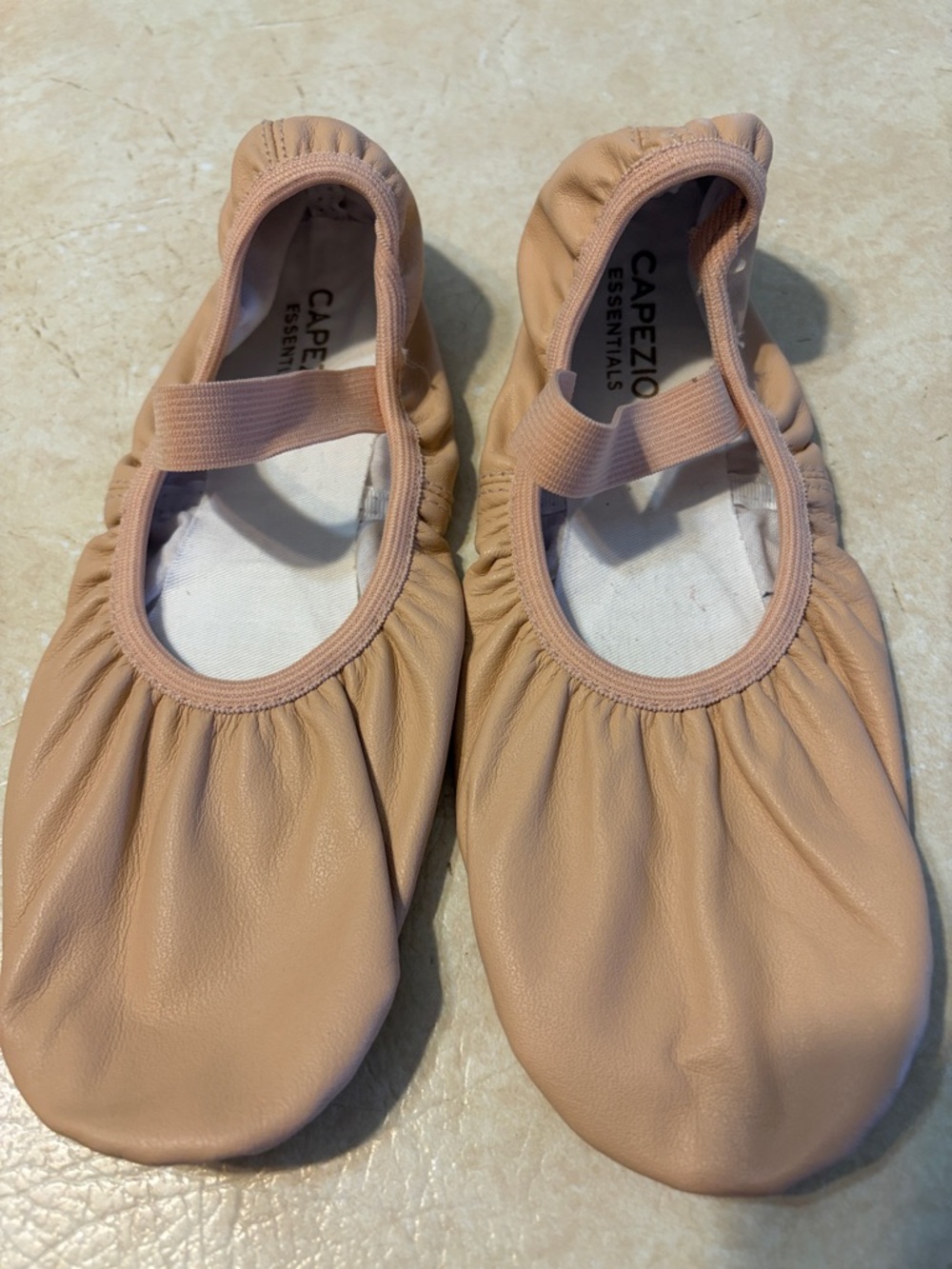 NWT Capezio Luna V100W